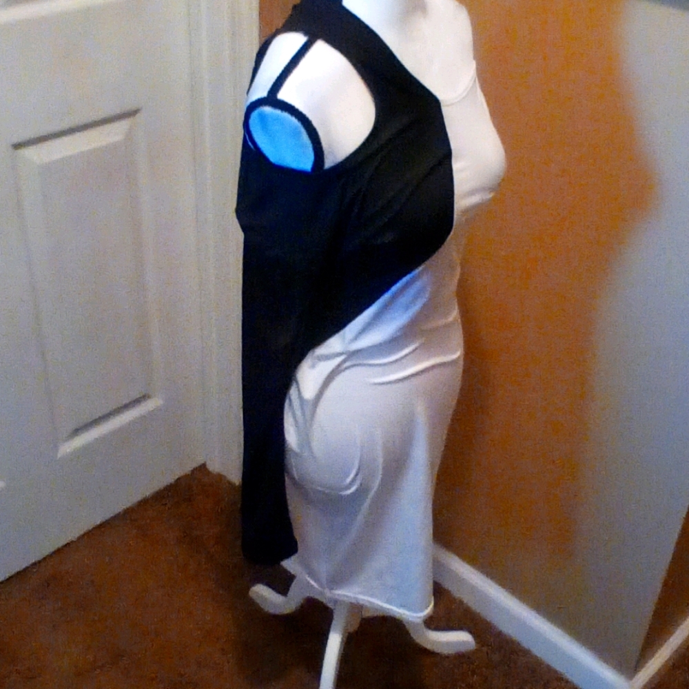 Dress - Picture 2 of 4